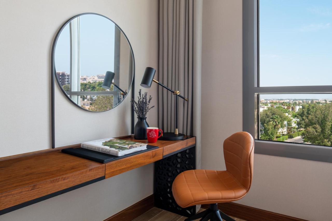 Swissotel Living 제다 외부 사진 A work desk in a hotel room