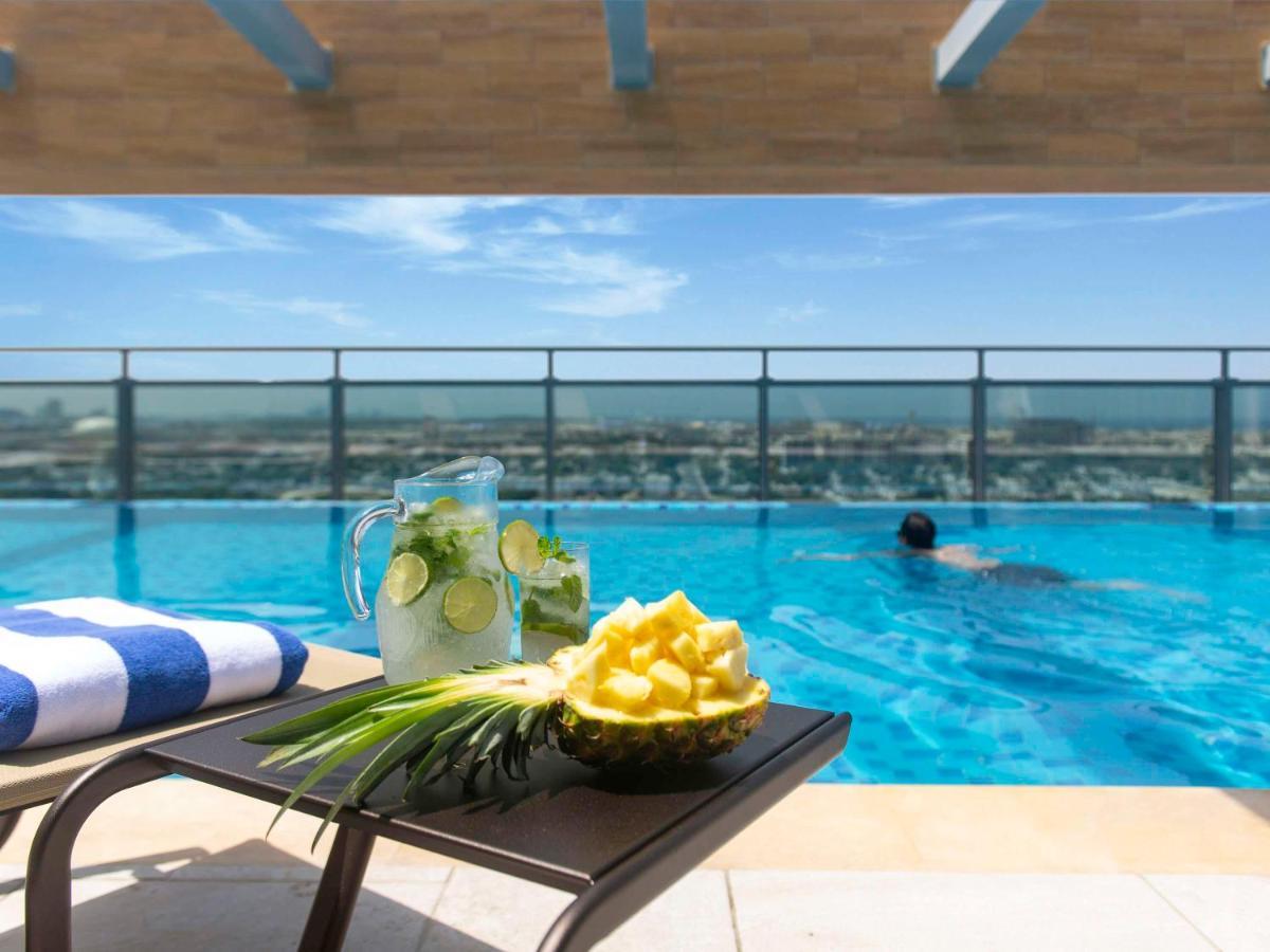 Swissotel Living 제다 외부 사진 The swimming pool at the hotel